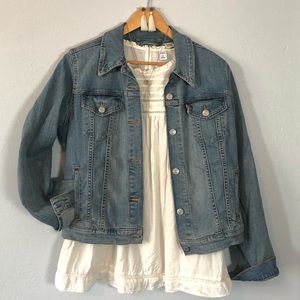 Levi’s Denim Jacket Medium Wash Size XL